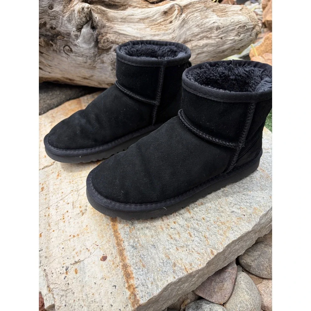 UGG Classic Mini Black Suede Shearling‎ Lined Ankle Boots Womens Size 38